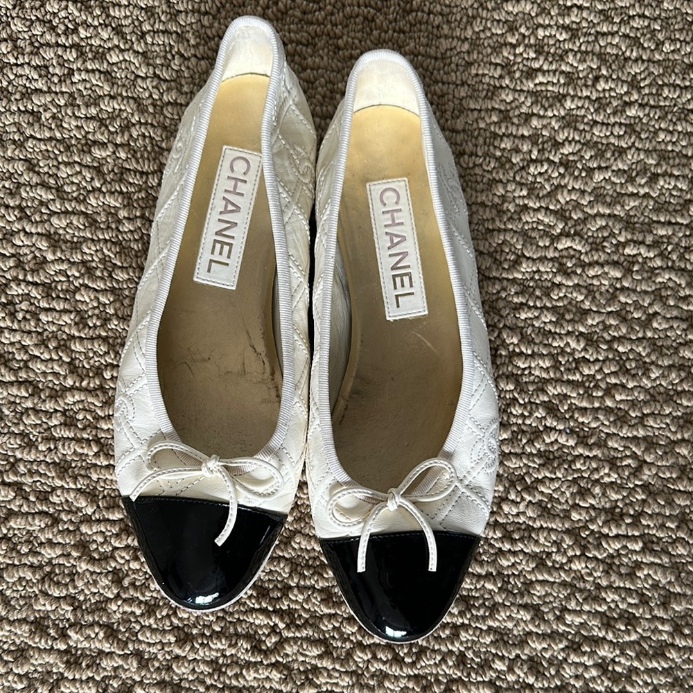 Chanel Women's White and Black Flats